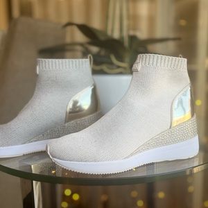 Micheal Kors wedged boot